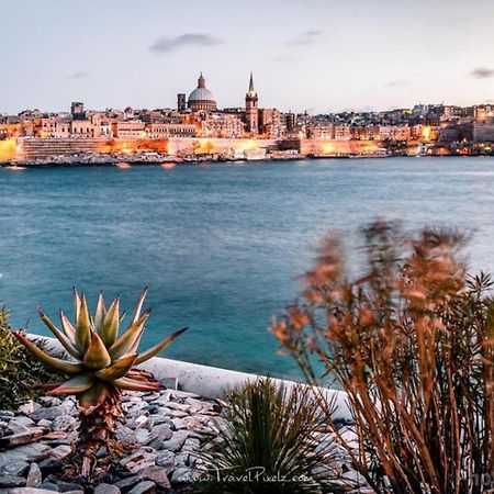 Exceptional 3-Bedroom Apartment, Sliema - Tigne Point! Экстерьер фото