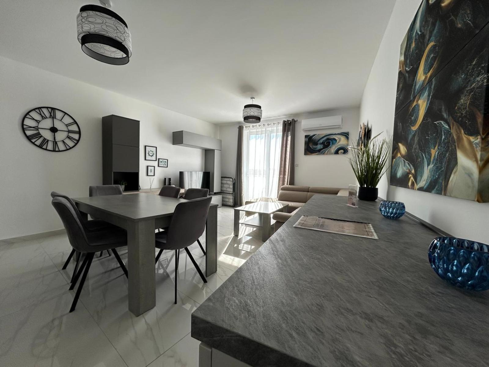 Exceptional 3-Bedroom Apartment, Sliema - Tigne Point! Экстерьер фото