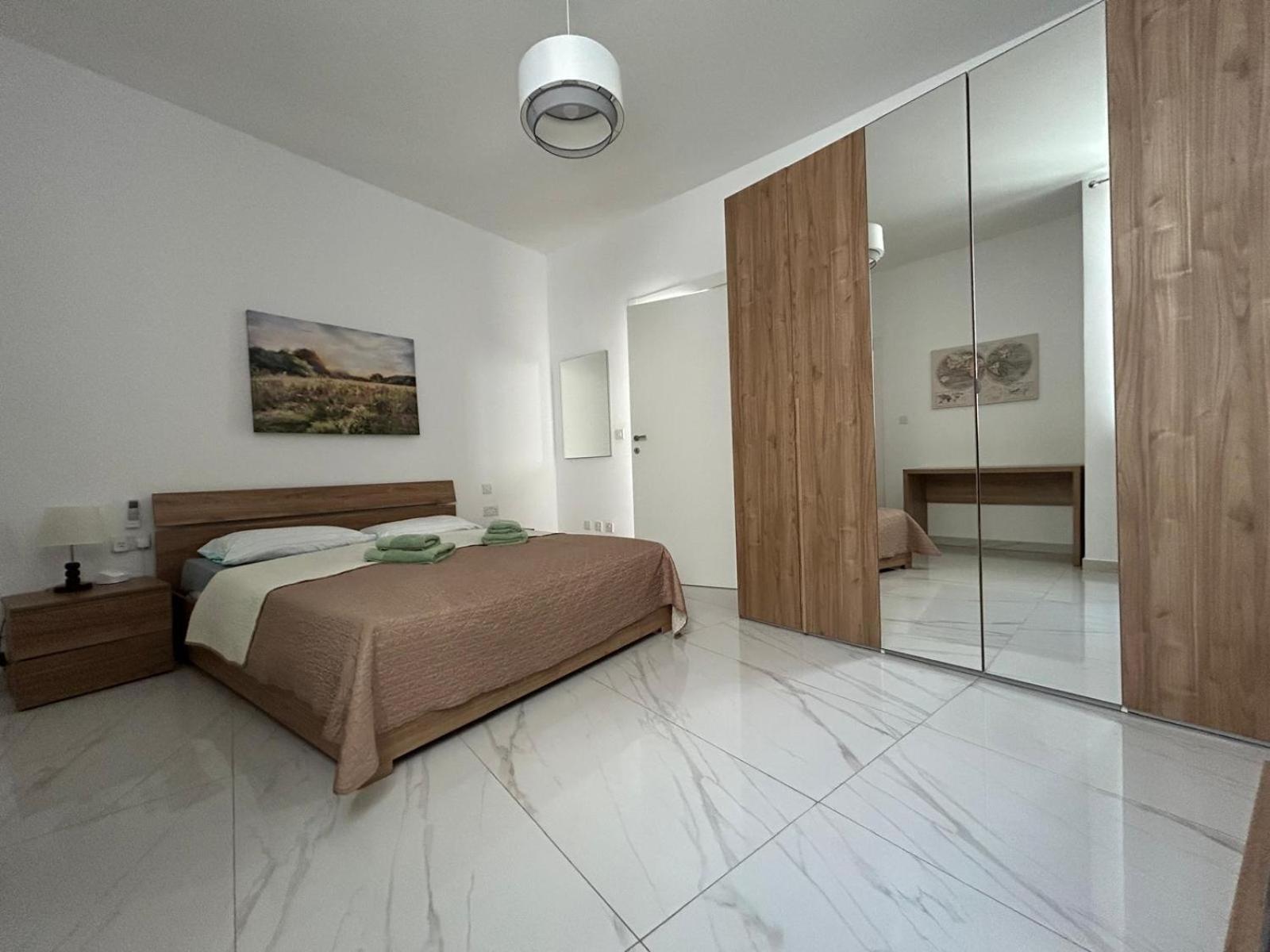 Exceptional 3-Bedroom Apartment, Sliema - Tigne Point! Экстерьер фото